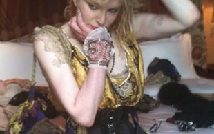 Nie jest nastolatką, ale lubi wrzucać do sieci swoje fotki