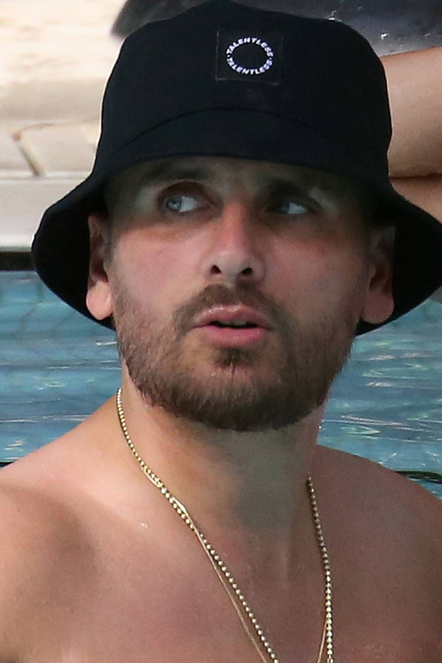 Zaskoczony Scott Disick.