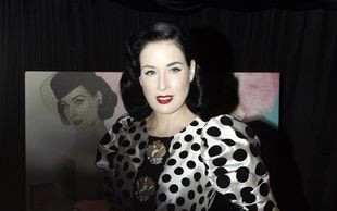 Dita Von Teese pozostaje wierna swojemu stylowi (FOTO)