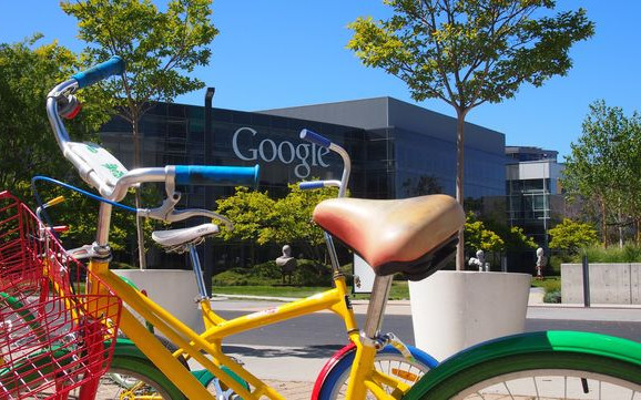 Siedmiolatka zapragnęła pracować w… Google. Reakcja prezesa jest bezcenna!