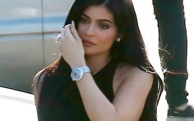 Co oznacza TA BLIZNA na ciele Kylie Jenner? (ZDJĘCIE)