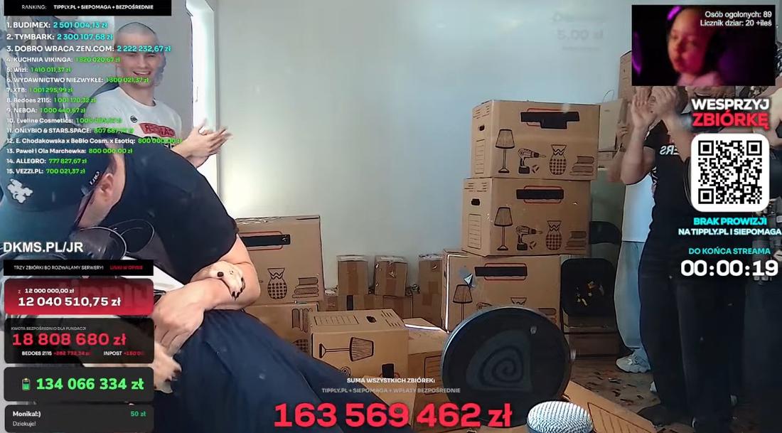 Małgorzata Kożuchowska znów wpadła w kartony, fot. YouTube.com