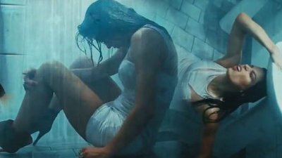 Mokra Urbańska wije się na podłodze w ubikacji (FOTO)