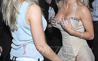 Nie chcą mieć Dody za sąsiadkę