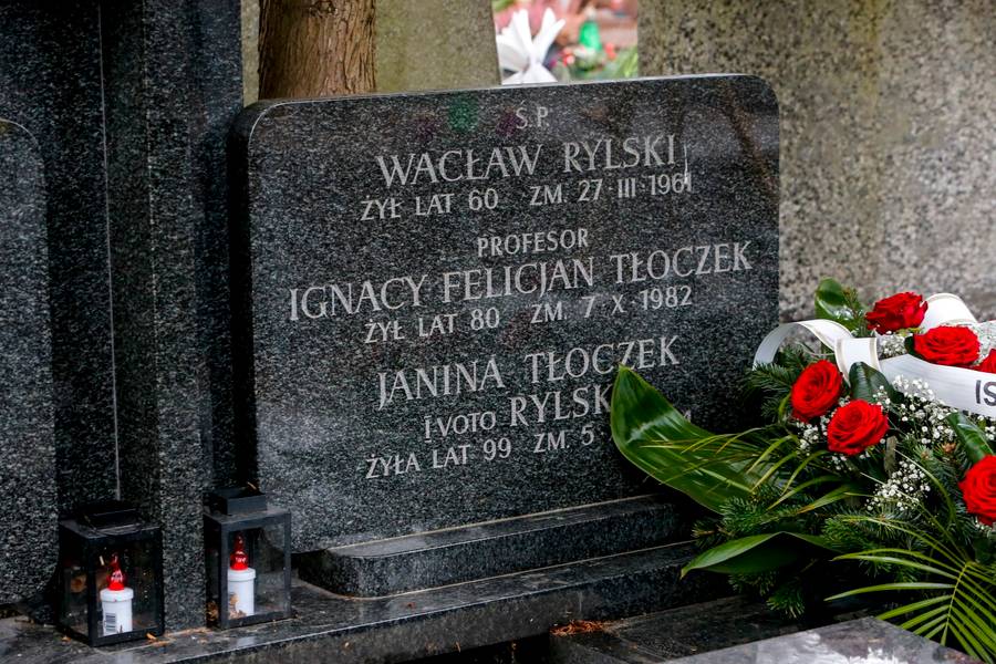 Pogrzeb Barbary Rylskiej. Aktorka spoczęła w rodzinnym grobie, Ewa Ziętek przemówiła na mszy (ZDJĘCIA)