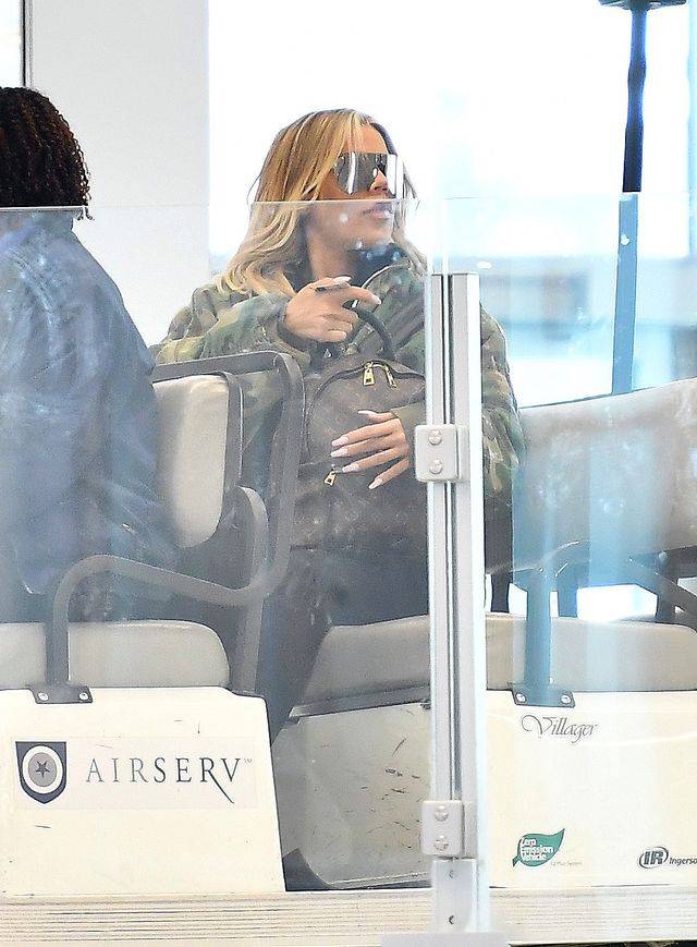 Ukrywając ciążowy brzuch Khloe miała DOŚĆ tej jednej rzeczy