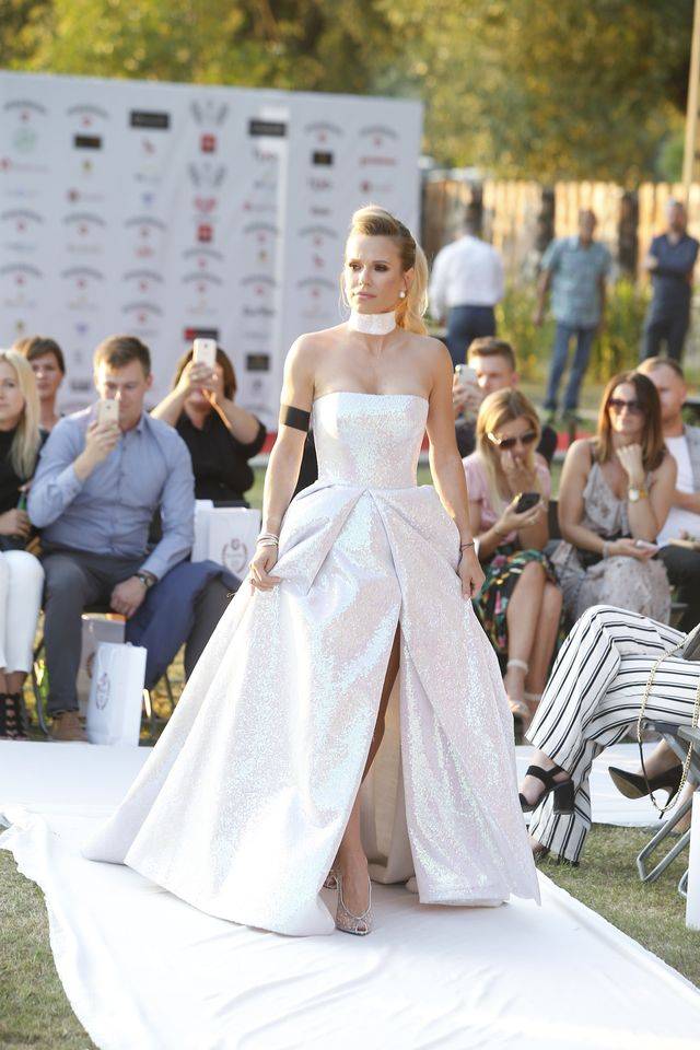 Gwiazdy na pokazie Patrycji Kujawy – Doda w żałobie