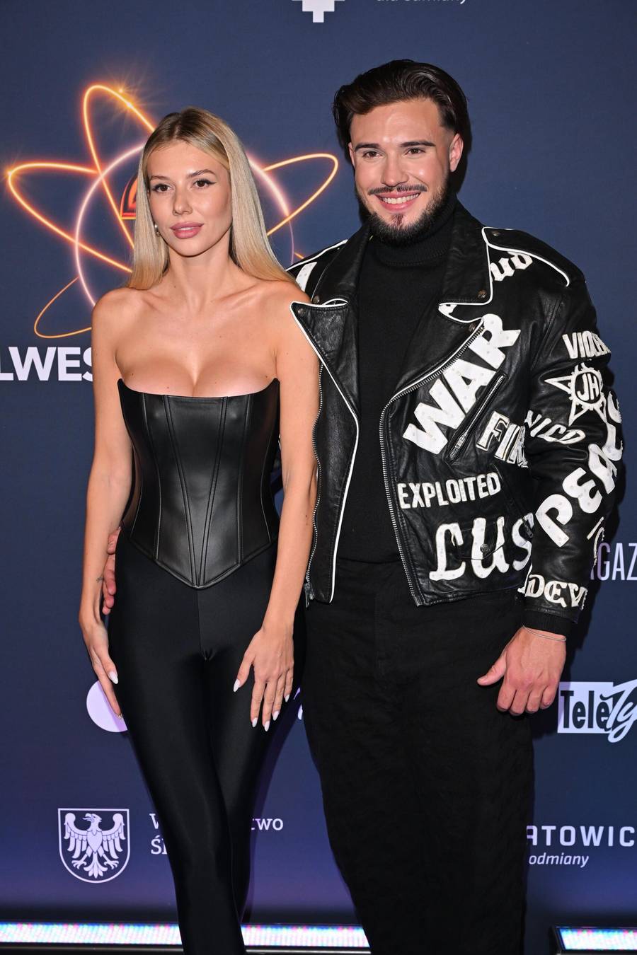 Leon Myszkowski z narzeczoną na Sylwestrze z Dwójką 2025, fot. KAPiF