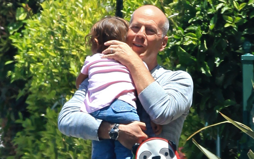 Jaka dorosła! Tak wygląda córka Bruce’a Willisa – Mabel Ray. Rodzina świętuje ukończenie szkoły