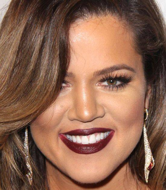 13 zdjęć, które ukazują, jak naprawdę wygląda twarz Khloe Kardashian