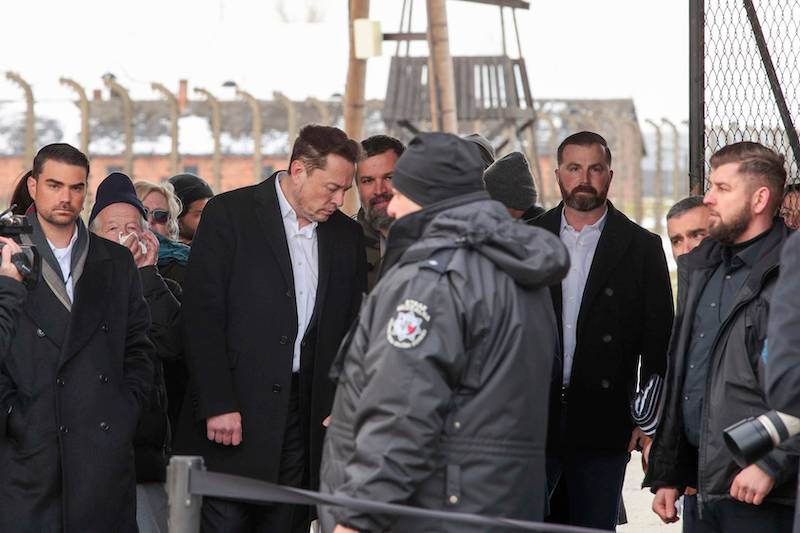 Elon Musk w Polsce. Zdjęcia z wizyty w Muzeum Auschwitz-Birkenau