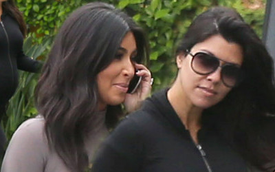 Kim i Kourtney Kardashian nie skonsultowały kreacji (FOTO)