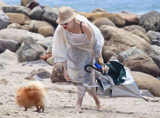 Gwen Stefani na plaży z synami
