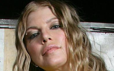 Fergie promuje torebki