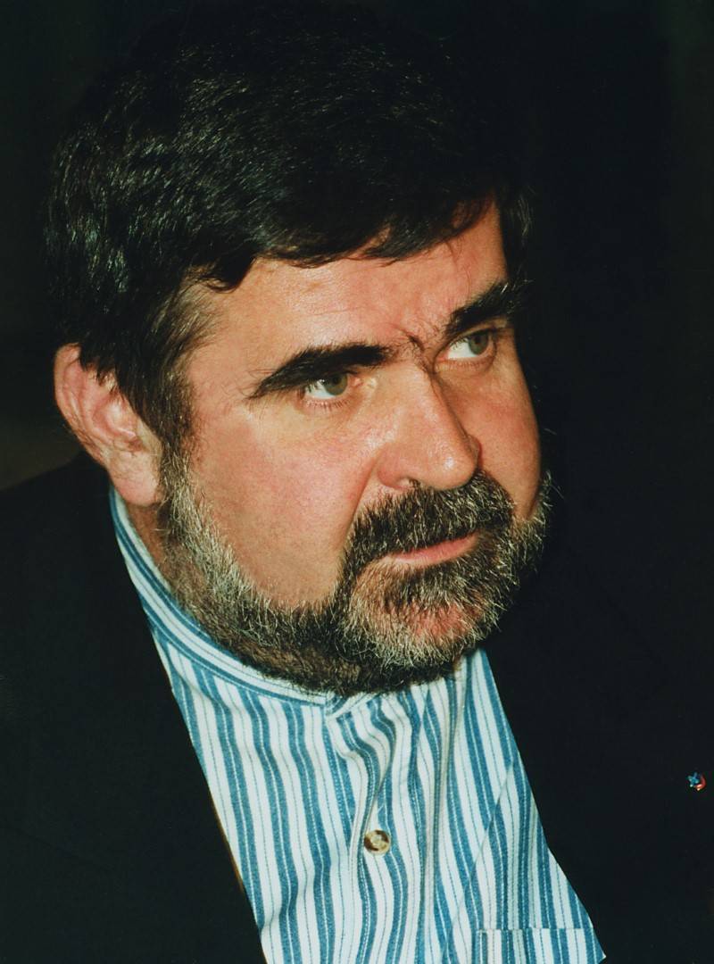 Przeżył wielką miłość, jednak przed śmiercią izolował się od żony i synów – historia Janusza Rewińskiego i Iwony Biernackiej