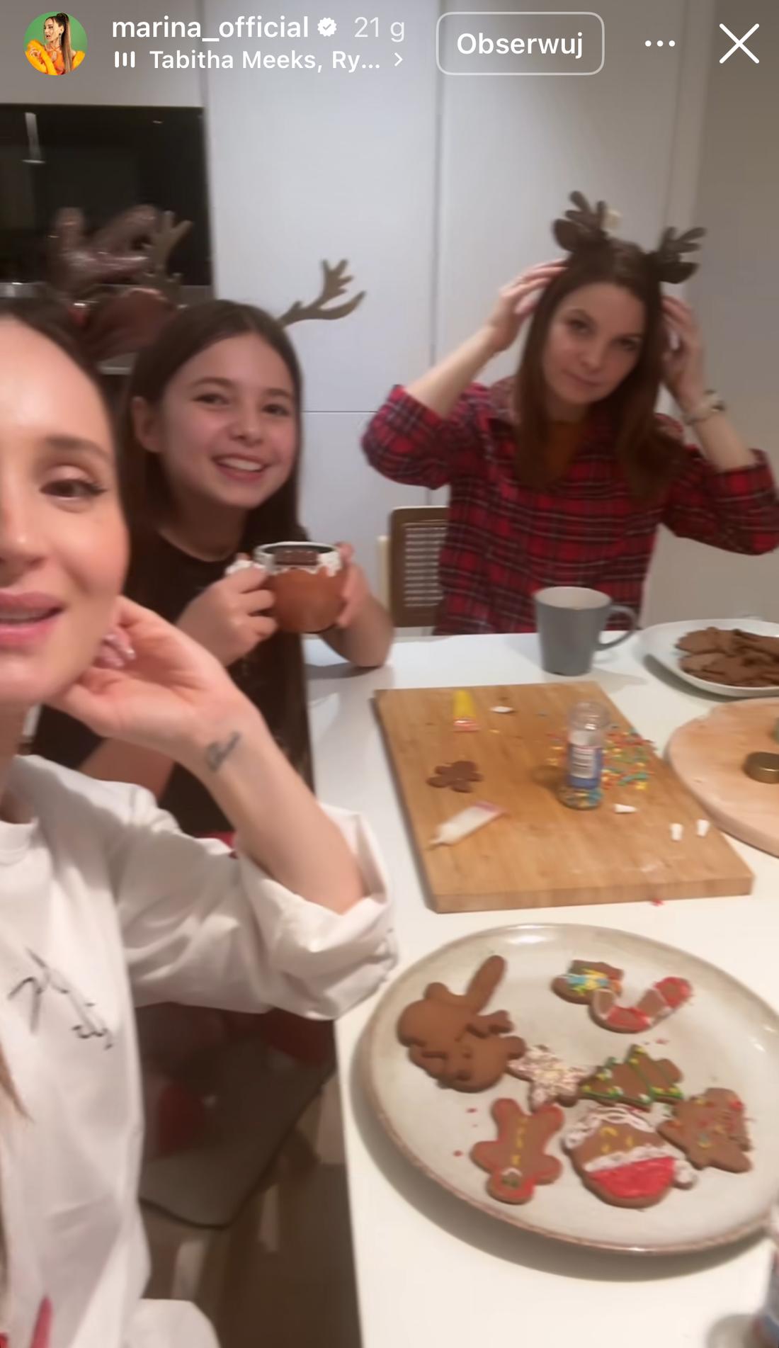 Pieczenie pierniczków w domu Szczęsnych, fot. Instagram