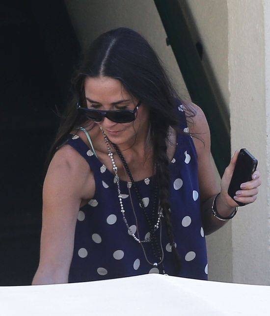 Młodzieńcza stylizacja Demi Moore