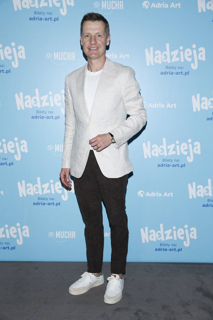 Pokaz spektaklu “Nadzieja”! Anna Mucha z ukochanym, rozanieleni Katarzyna Cichopek i Maciej Kurzajewski (FOTO)