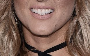 Karolina Szostak dodała sobie 10 lat tym makijażem (FOTO)