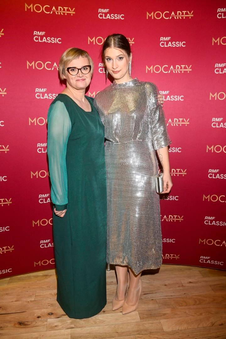 Gwiazdy na gali MocArty RMF Classic: Artur Żmijewski z żoną, córką i jej dziewczyną, Edward Miszczak z Anną Cieślak