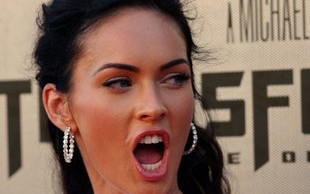 Megan Fox topless (VIDEO)