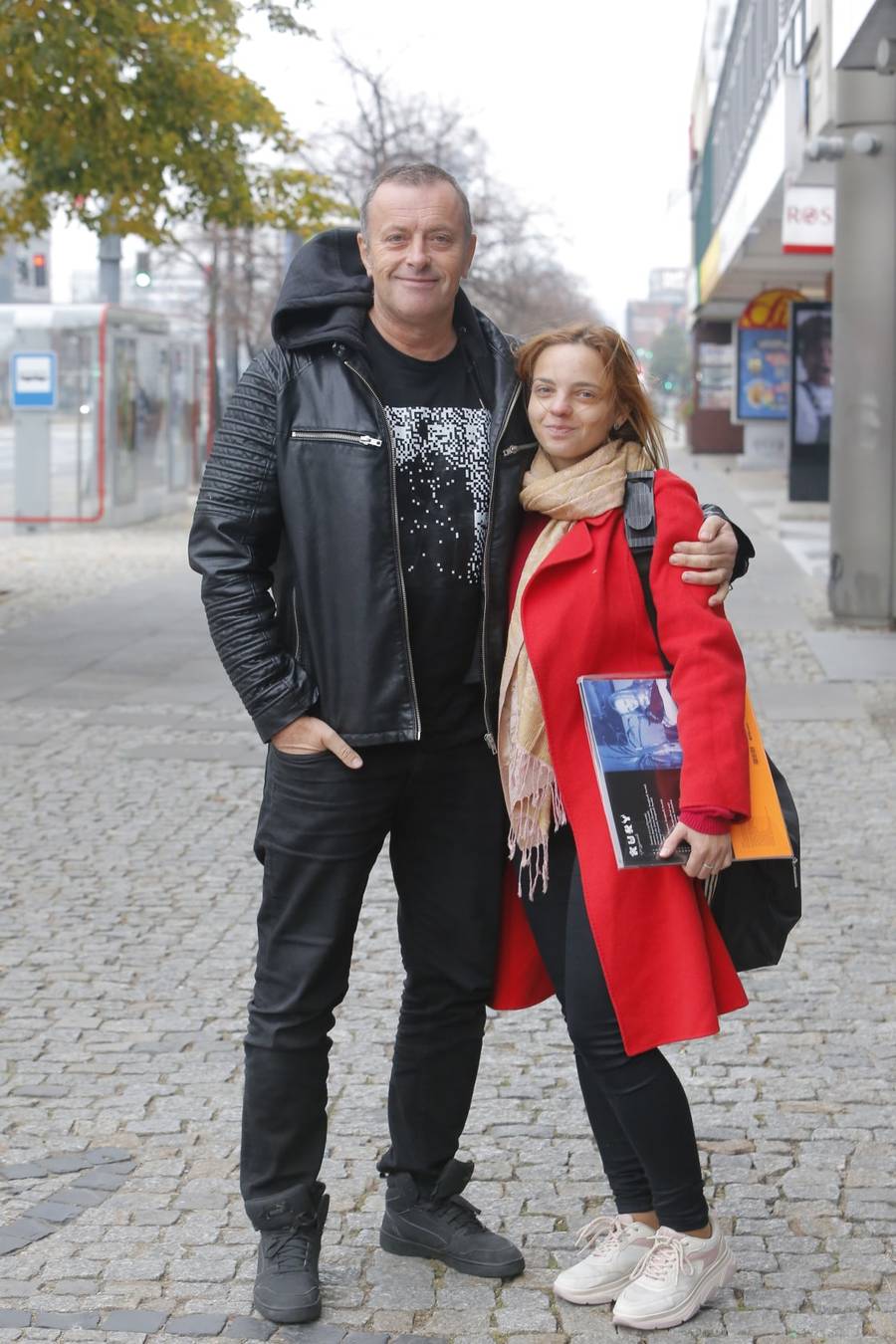 Poranek z “DDTVN”! Marcin Hakiel w ZA DUŻYCH spodniach, Tymon Tymański z młodziutką ukochaną (FOTO)