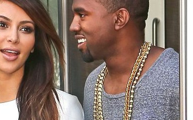 Jej ombre pasuje do jego złotych łańcuchów (FOTO)