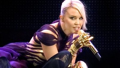 Czy Kylie Minogue wybierze związek lesbijski?