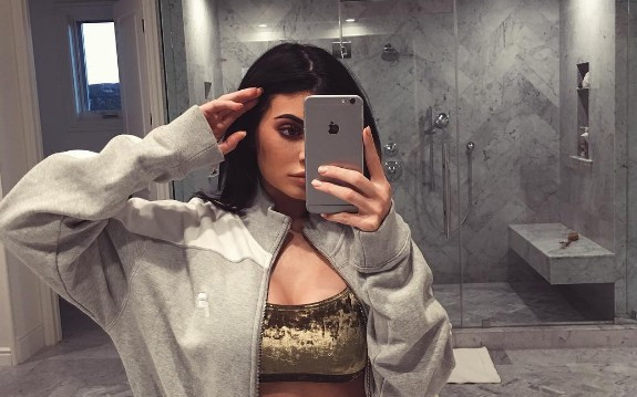 Internet w szoku. Kylie właśnie się zdemaskowała z kolejną operacją plastyczną!