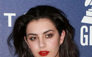 Co się stało z jej biustem? (FOTO)