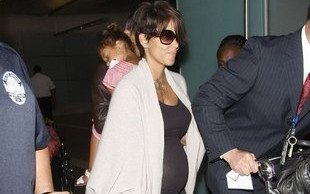 Jak Halle Berry wyglądała na swoim ślubie? (FOTO)