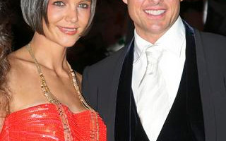 Dlaczego Katie Holmes wciąż jest z Tomem?