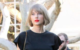 Do tej pory Taylor Swift zakładała zachowawcze stylizacje
