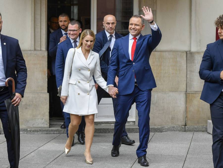 Karol Nawrocki odebrał uchwałę PKW! Była z nim żona – nie szczędzili sobie czułości