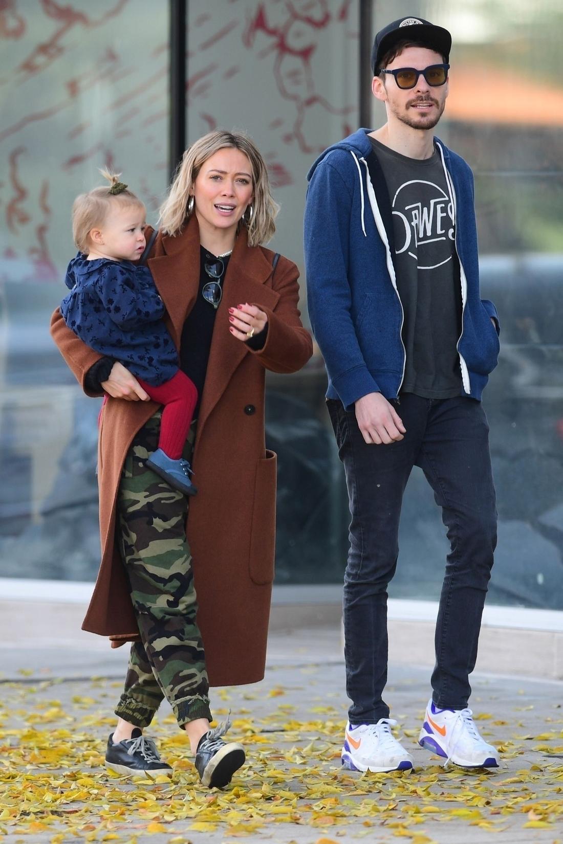 Hilary Duff w odważnym kolorze włosów - pasuje jej? Hilary Duff z rodziną.