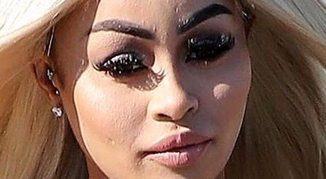 Tona tapety na twarzy Blac Chyny