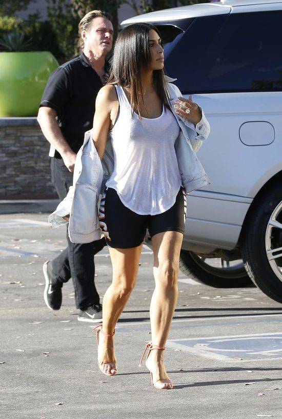 15 momentów, w których Kim Kardashian WSTYDZIŁA się swojej pupy