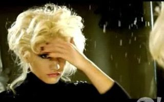 Gwen Stefani – Early Winter