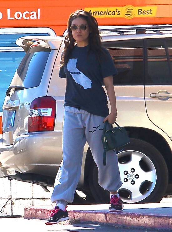 Mila Kunis w brudnych włosach