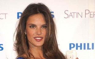 Alessandra Ambrosio ma świetny humor w ciąży (FOTO)