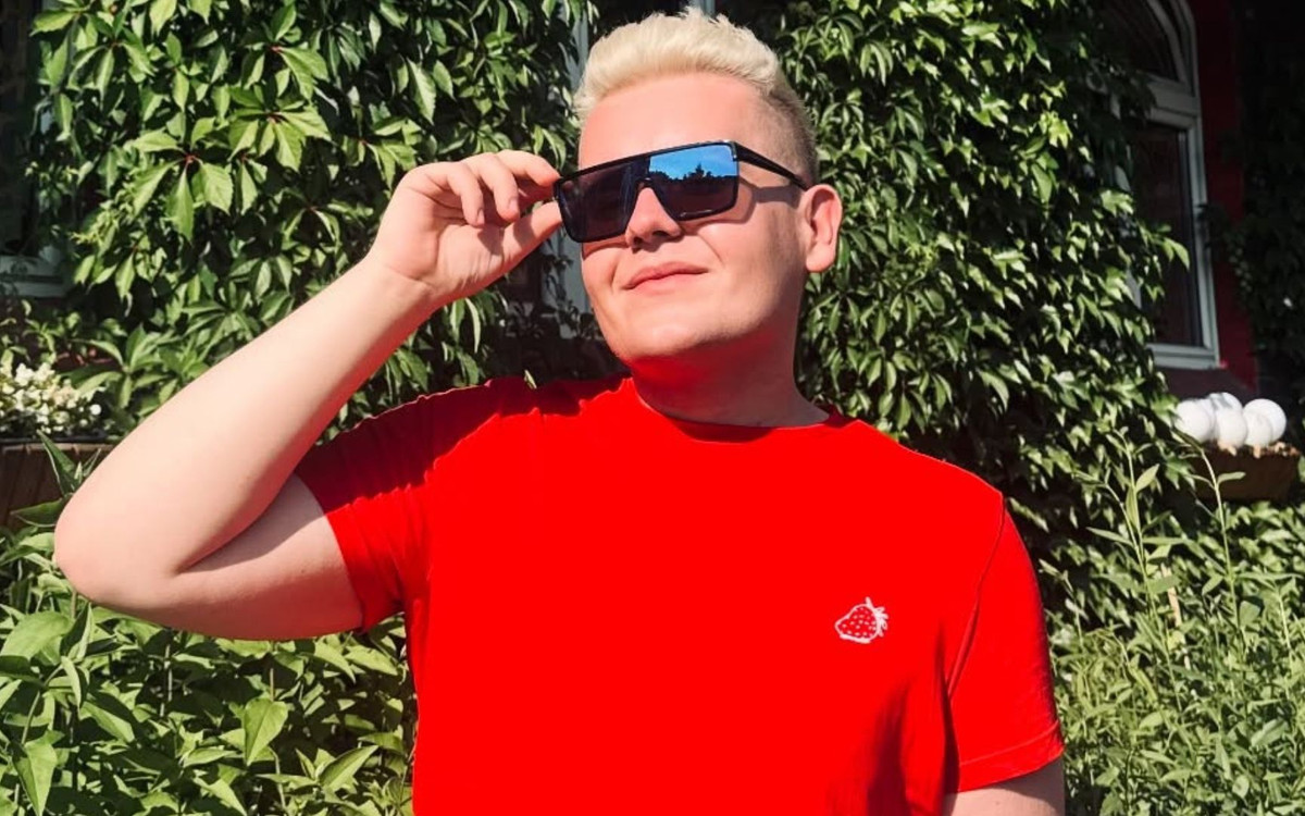 Coming out gwiazdy uwielbianego programu. Pokazał partnera  w romantycznej sesji