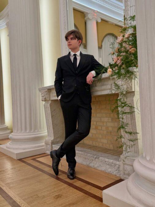 18-letni syn Joanny Racewicz na studniówce., fot. Instagram