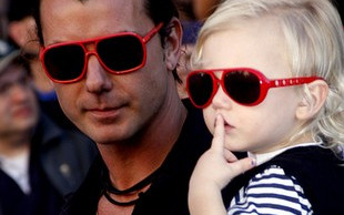 Gavin Rossdale – modny tatuś z uroczymi synkami (FOTO)
