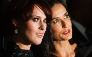 Demi Moore uczy córkę Rumer tańca na rurze