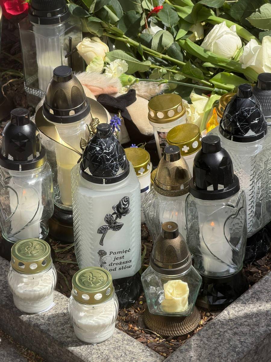 Staż marszałkowska nakazuje usunąć kwiaty w hołdzie dla posła Litewki, fot. Kozaczek Exclusive