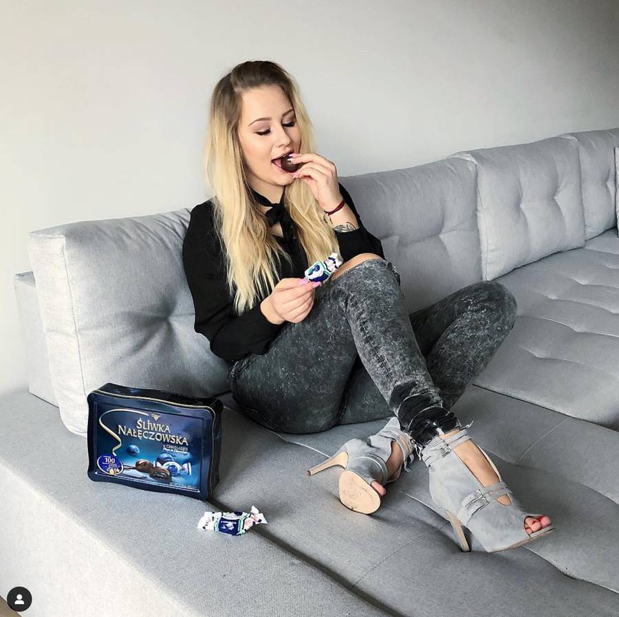 Andziaks ma dziś miliony fanów i uwielbia chwalić się luksusem. A co wrzucała na Instagram 12 lat temu? (FOTO)