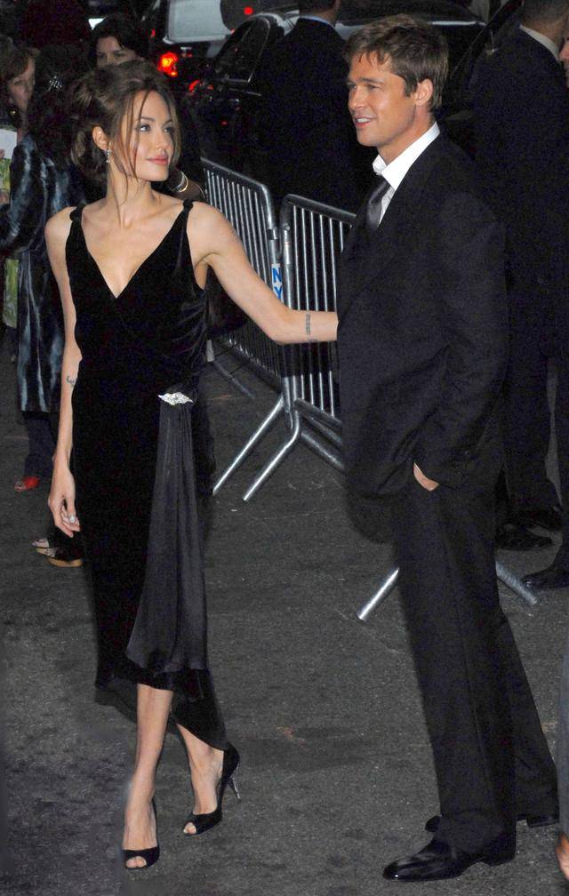 NAJPIĘKNIEJSZE wspólne momenty Jolie i Pitta na czerwonych dywanach