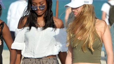 Sasha Obama, 15-letnia córka Baracka Obamy, na plaży w bikini