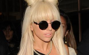 Ciekawy świata sutek Lady GaGa