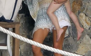 Seksowna Jessica Alba szaleje na plaży (FOTO)